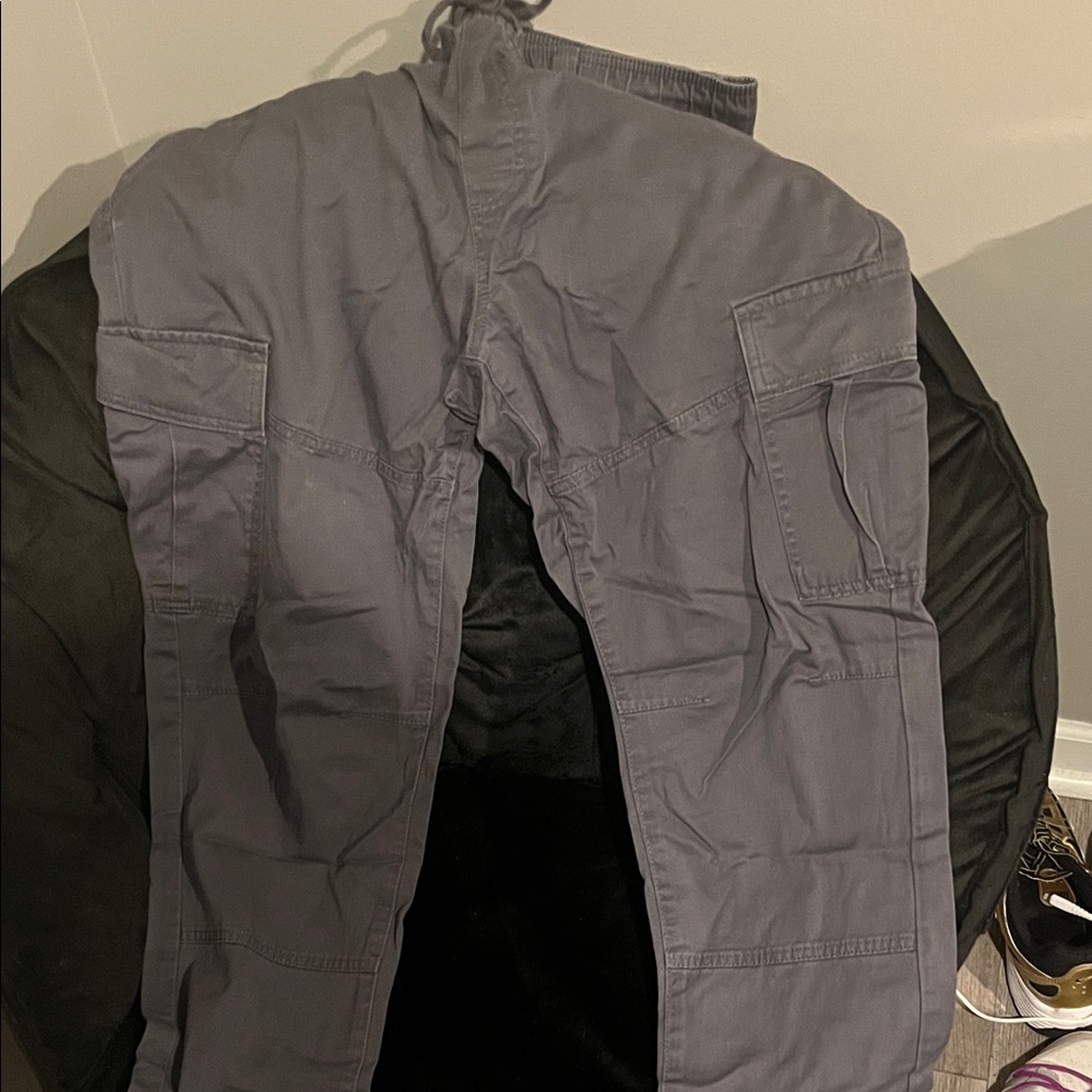No Boundaries Men's Charcoal Cargo Pants